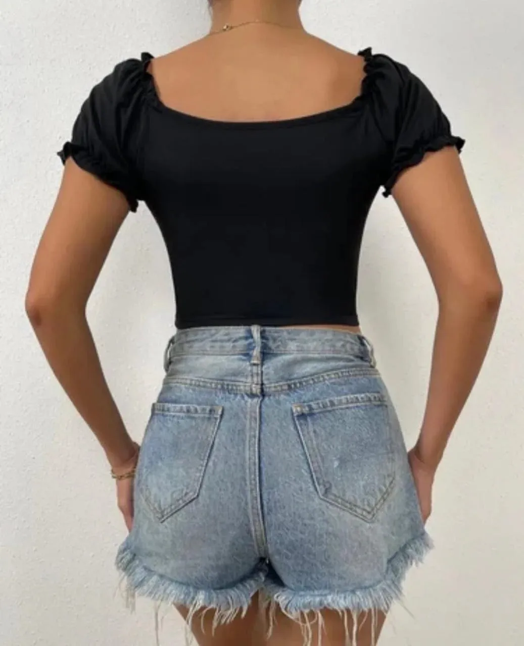 RUCHED FRONT SWEETHEART NECK PUFF SLEEVE CROP TEE